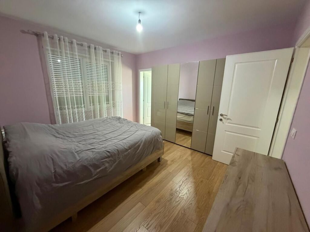 Apartament 2+1+2 tek Liqeni Thate Rruga Peti