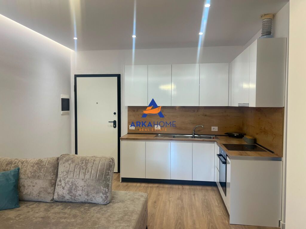 AFFITTASI APPARTAMENTO 1+1+ BALCONE "5 MAGGIO" 50.000 LEKE