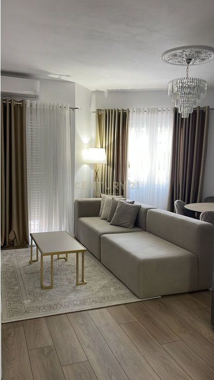 Affittasi Appartamento Moderno 2+1 – Piazza Pranvera, Durrës €850