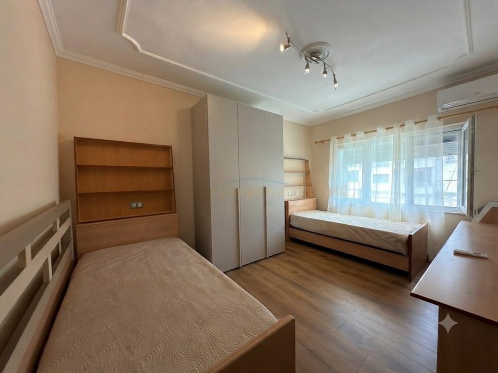 Qira, Apartament 2+1+2 Poste Parkimi, Pazari i Ri.