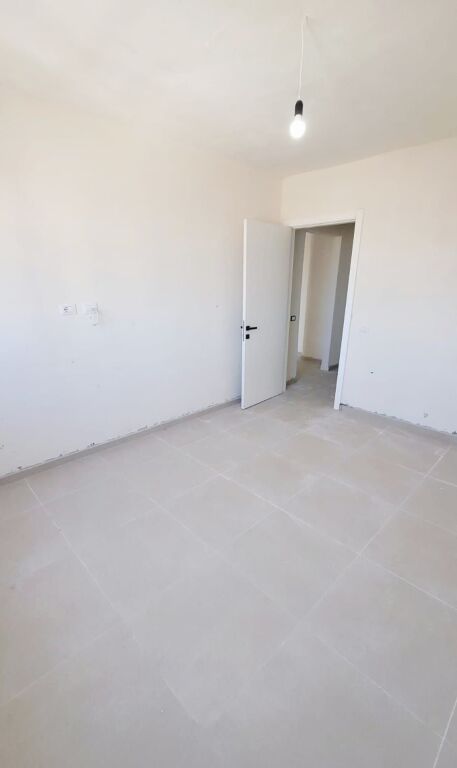 Shitet apartament 2+1, Kavaje