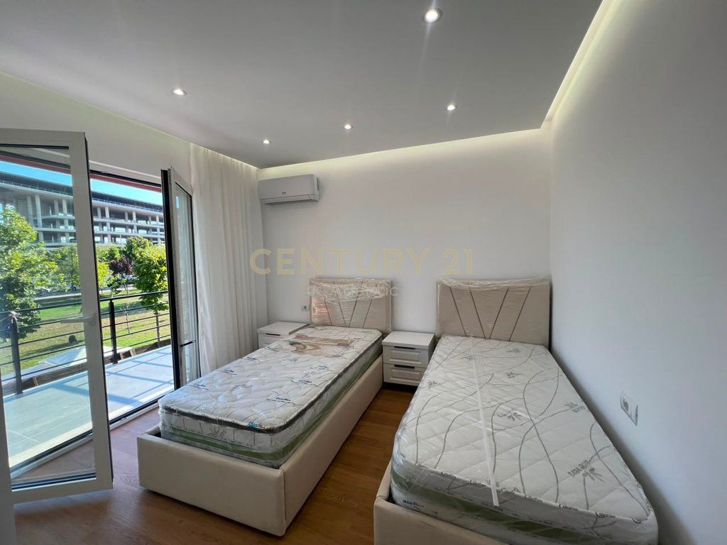 JEPET ME QIRA 2+1 SUPER APARTAMENT I INVESTUAR NE DETAJE PRANE STACIONIT TRENIT DURRES! 750 € /Muaj
