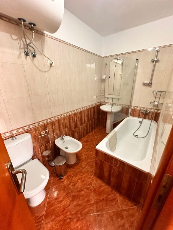 Apartament 2+1+2 per shitje, Bllok Juridiku !