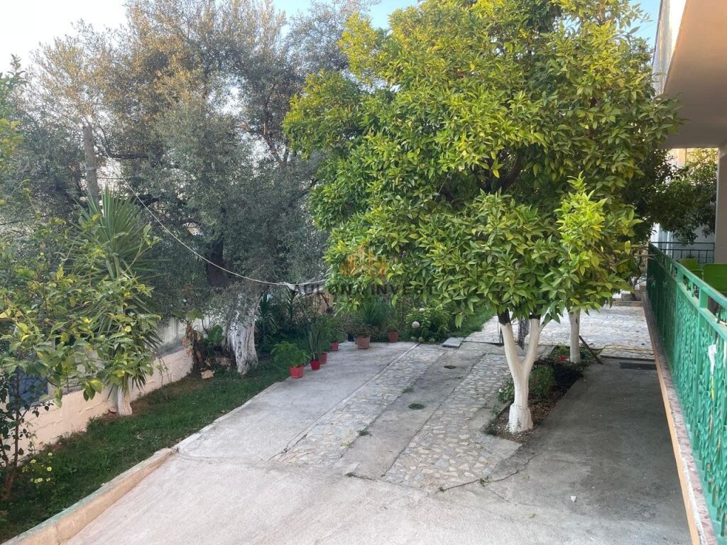 AFFITTASI A LUNGO TERMINE, PRIMO PIANO DI UNA CASA VICINO AL MARE - VLORA