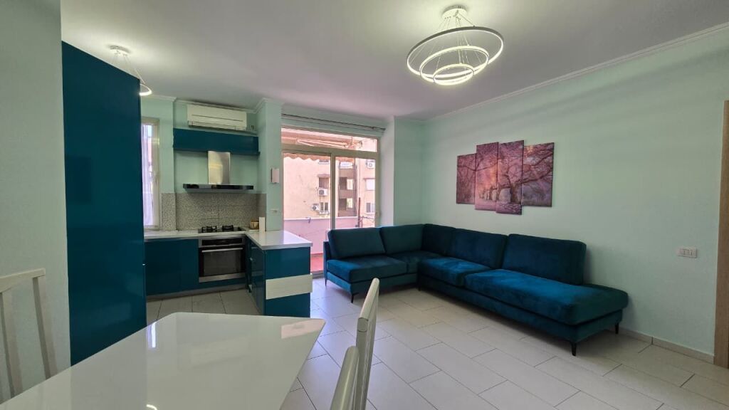 🏢Ish Tregu Elektrik,jepet me qera apartament 2+1+2+post parkimi,i mobiluar 75,000Leke