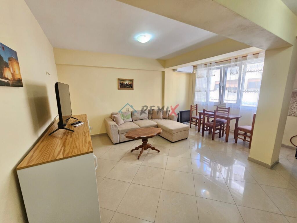 🏡 Jepet me qera apartament 1+1 pranë Pallatit të Sportit, Durrës