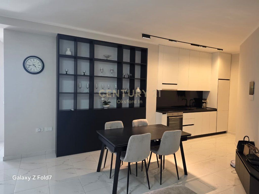 SHITET PENTHOUSE ME PAMJE NGA DETI NË SHËNGJIN