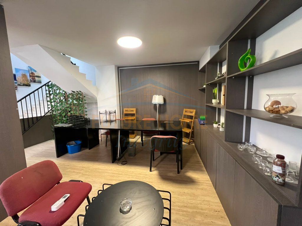 Qera, Ambient duplex për Zyra, Pazari i Ri, Tiranë.