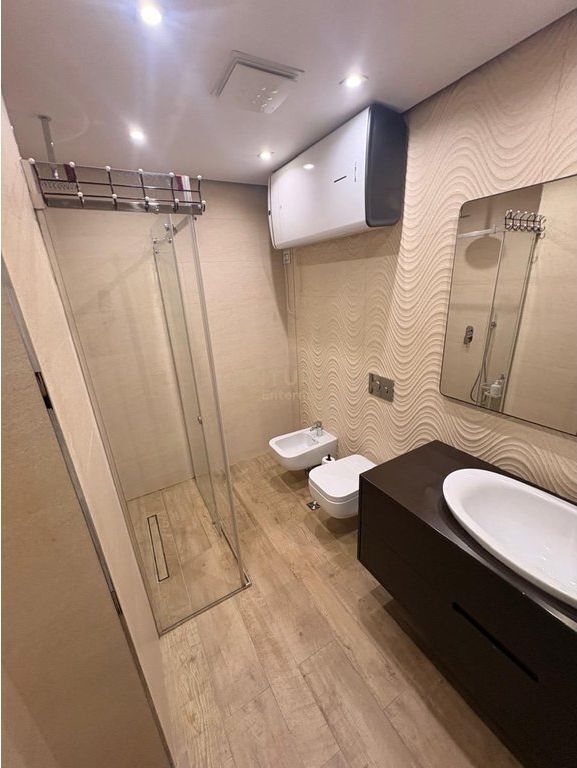 Jepet me Qira Apartament 4+1+3 ne Zonen e ish-Gardes ENT146524