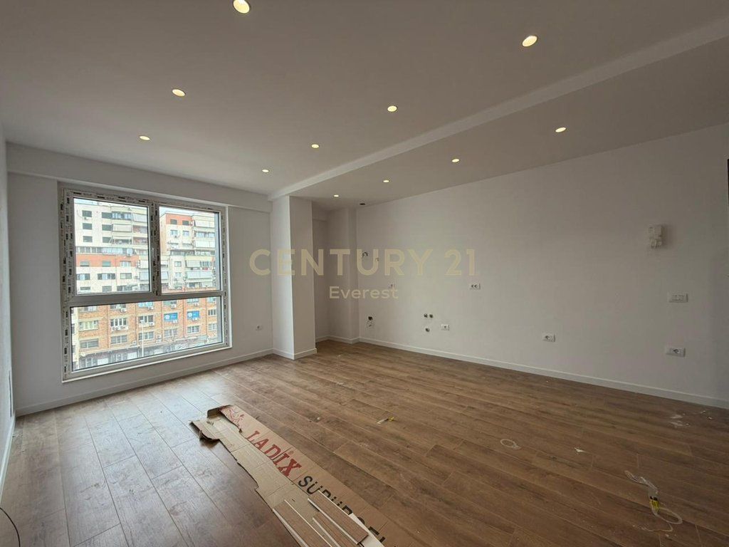 21-DHJETORI, OFFICE FOR RENT