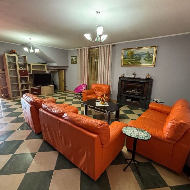 🏡✨ **VILLA SU TRE PIANI CON CORTILE IN VENDITA – MARIKAJ** ✨