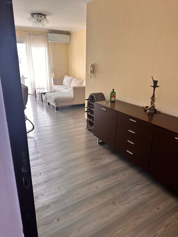 Apartament 2+1+2 per shitje, Bllok Juridiku !