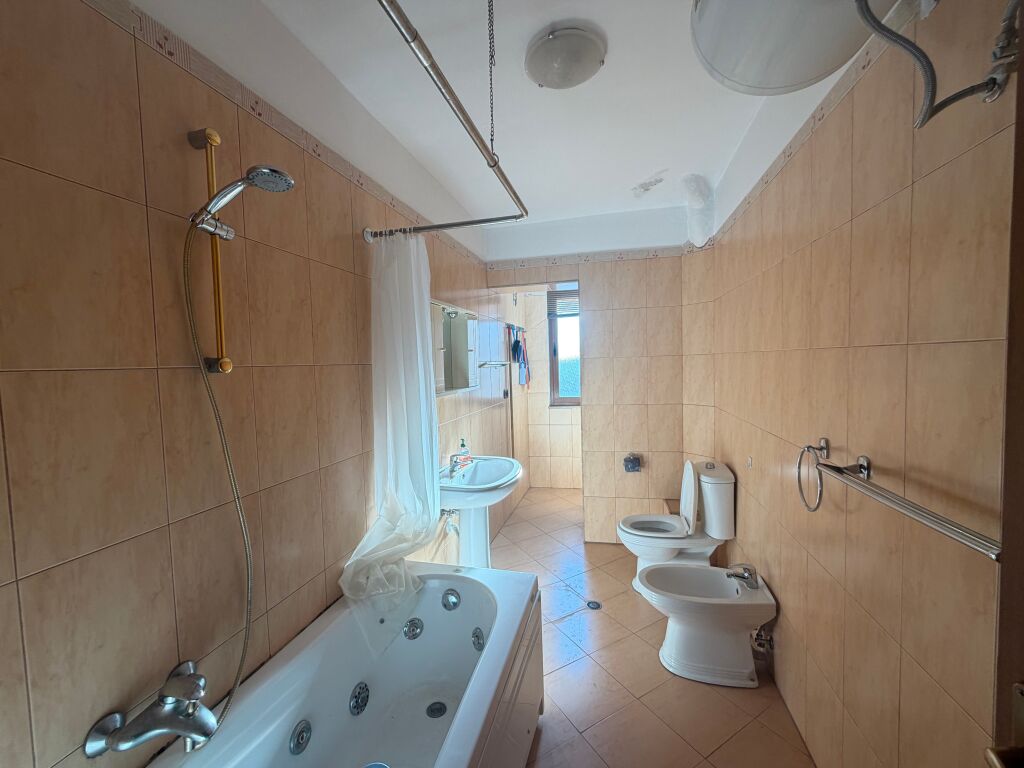 2+1,kat 4 ashensore,rruge e elbasanit,550 mije leke