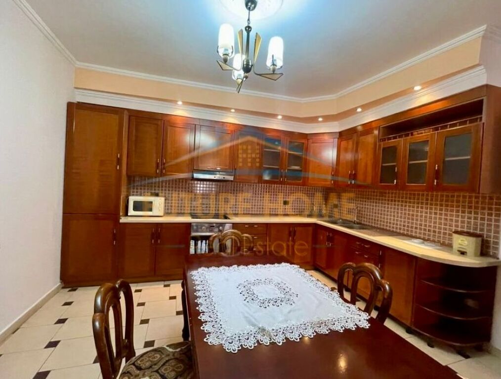 Qira, Apartament 2+1+2, Rruga e Barrikadave, Tiranë.
