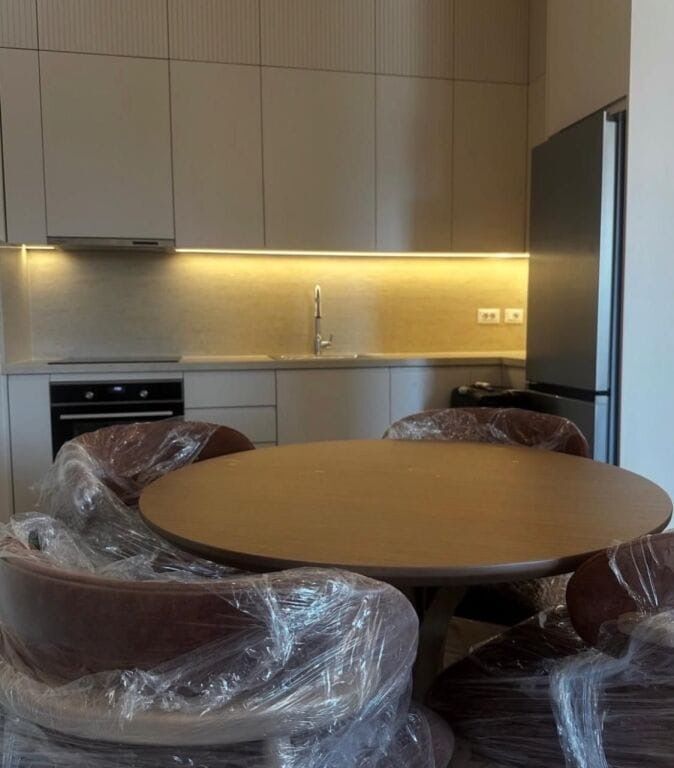 Apartament me qera 2+1 + post te Altana