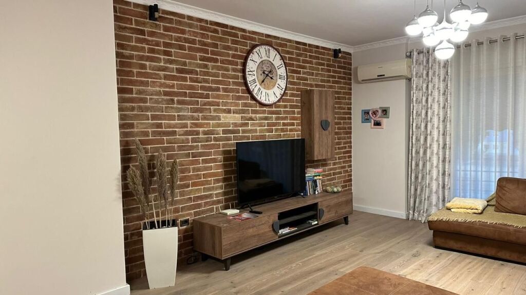APARTMENT 2+!1, VISION +