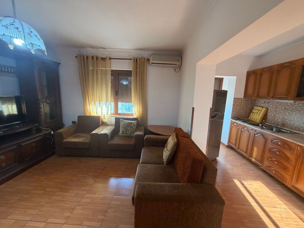 2+1,kat 4 ashensore,rruge e elbasanit,550 mije leke