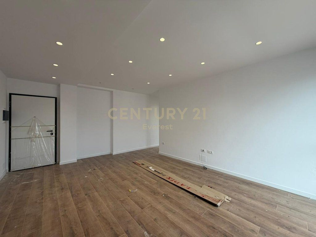 21-DHJETORI, OFFICE FOR RENT