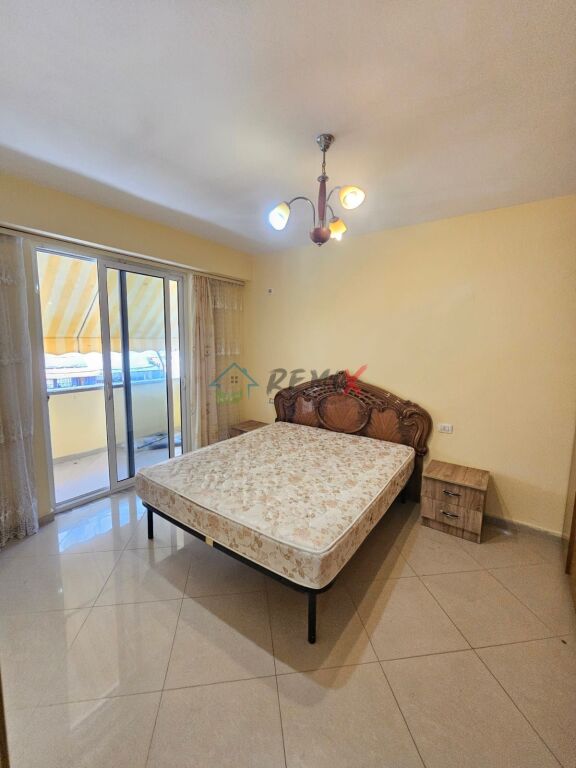 🏡 Jepet me qera apartament 1+1 pranë Pallatit të Sportit, Durrës