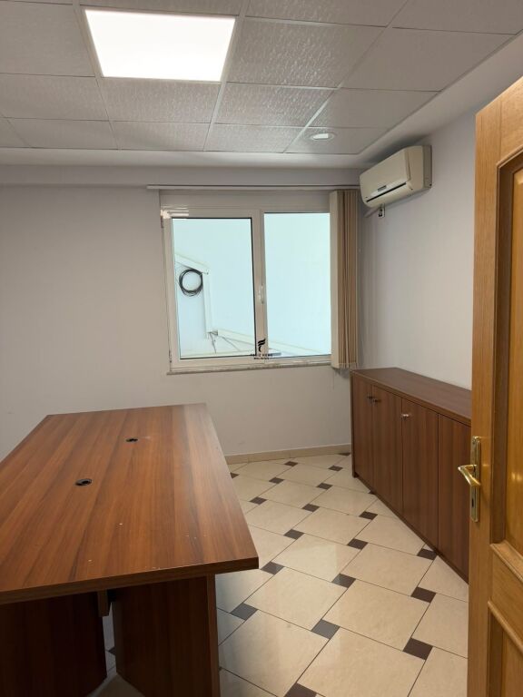 ZYRE ME QERA 130 M2 BLLOK 100.000 LEKE FH-86968