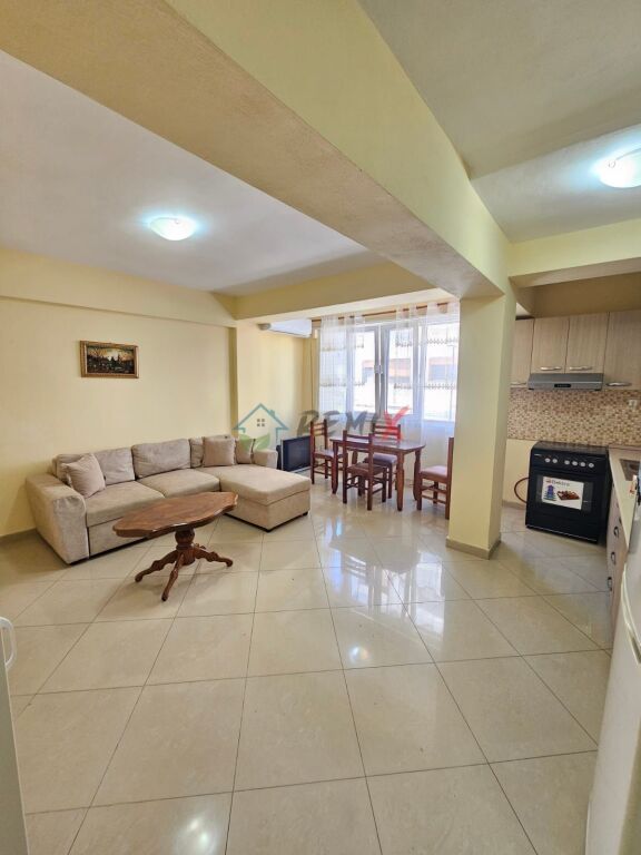 🏡 Jepet me qera apartament 1+1 pranë Pallatit të Sportit, Durrës