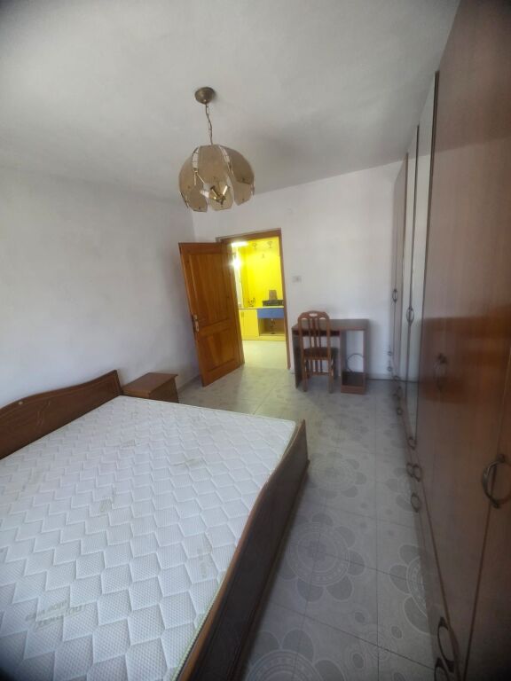 Vendesi 1+1 vicino all'Ospedale di Durazzo