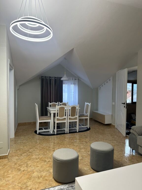 Jepet me qira 2+1+1 ISH PARKU GLOBE RRUGA KAVAJES 650€