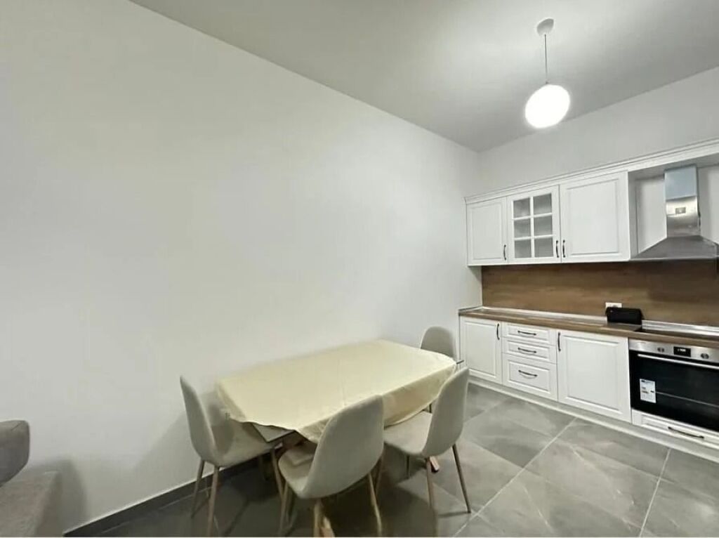 FOR RENT APARTMENT 1+1 – SQUARE 21, KAVAJËS STREET
