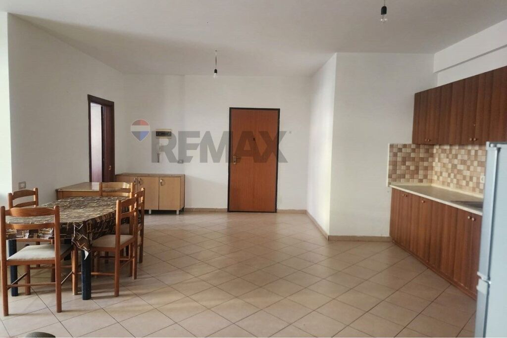 Vendesi in vendita 2+1 ad Astir