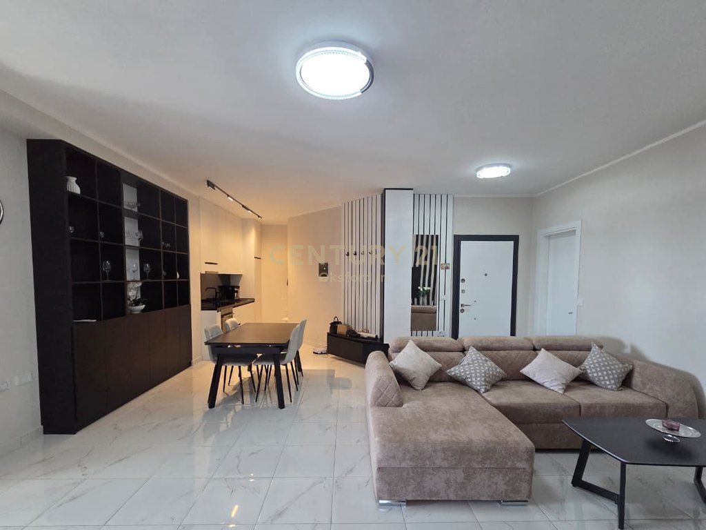 SHITET PENTHOUSE ME PAMJE NGA DETI NË SHËNGJIN