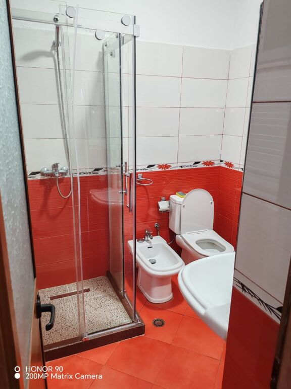 🏢Ne zonen e 5 Majit,pas Concord Center jepet me qera apartament 1+1 i mobiluar.50,000 Leke