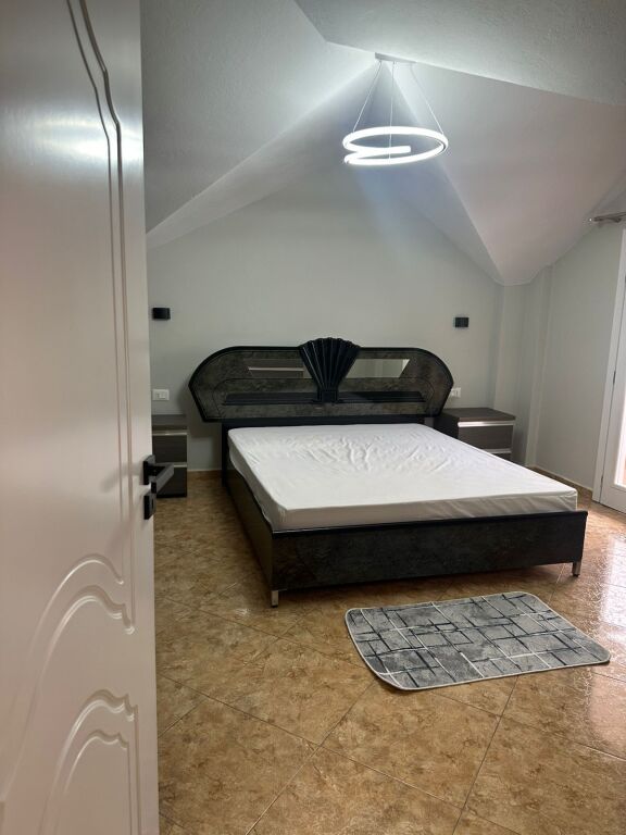 Jepet me qira 2+1+1 ISH PARKU GLOBE RRUGA KAVAJES 650€
