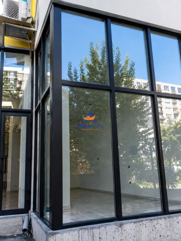SHITET NJËSI BIZNESI "FUSHA E AVIACIONIT" TIRANË 70.82 M² 15.500.000 LEK