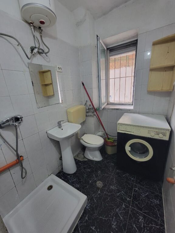 Qera | Garsoniere | Rruga Kongresi i Manastirit | 250 €/muaj