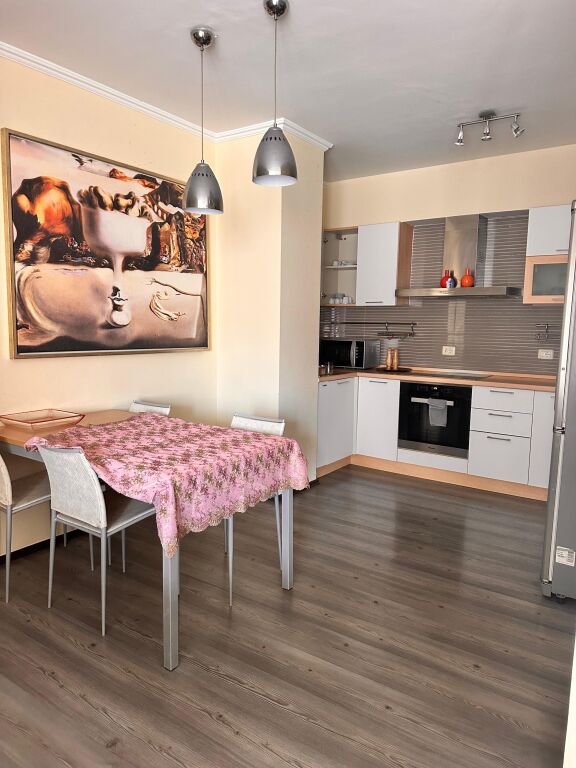 Apartament 2+1+2 per shitje, Bllok Juridiku !