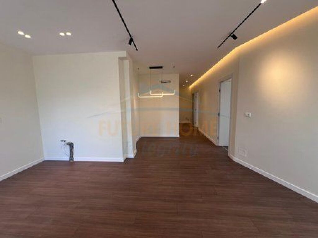Shitet, Apartament 2+1, Brryli, Tiranë.