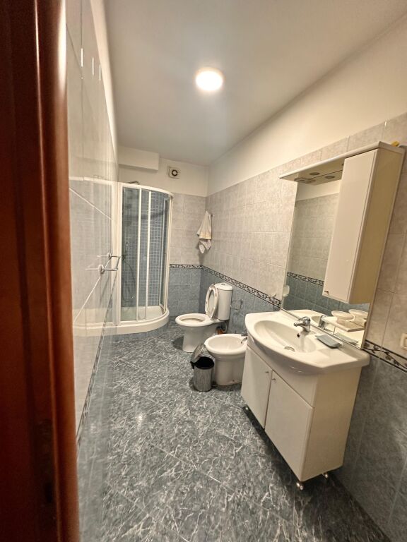 Apartament 2+1+2 per shitje, Bllok Juridiku !