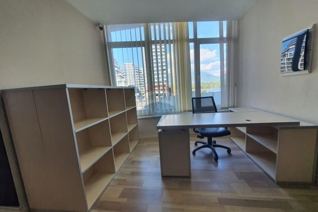 Ufficio in affitto vicino al Lago di Tirana!