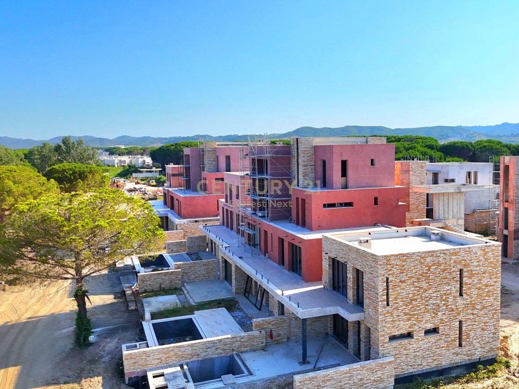 WE SELL 1+1 APARTMENT WITH VERANDA - LURA 5!!    250,000 €