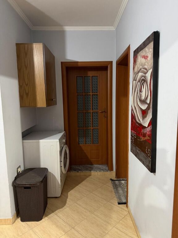 SHITET APARTAMENT 1+1 – TEK BRRYLI, TIRANË 📍