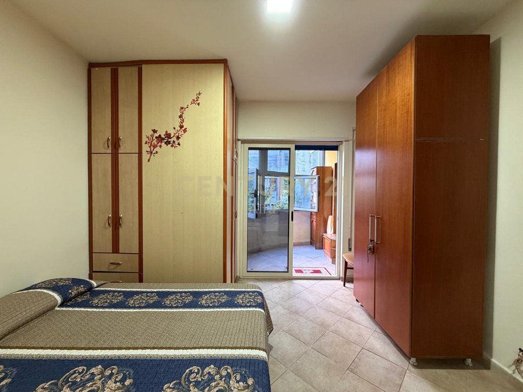 Shitet apartament 2+1+2 tualete prane Rruges Kosovarve!