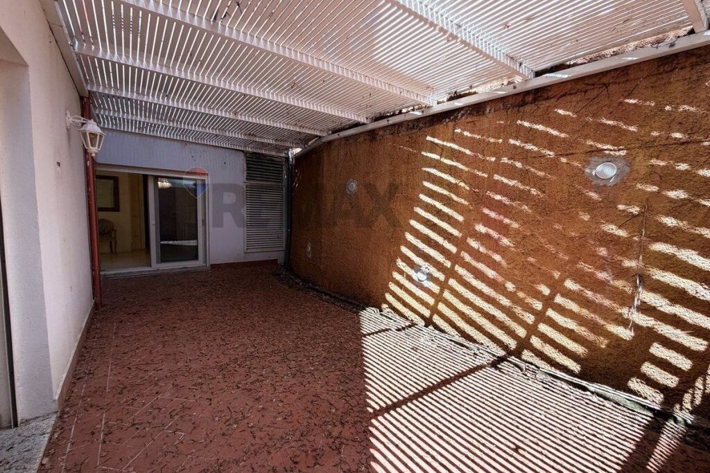 Appartamento 3+1 in vendita a Dhermi, Vlore