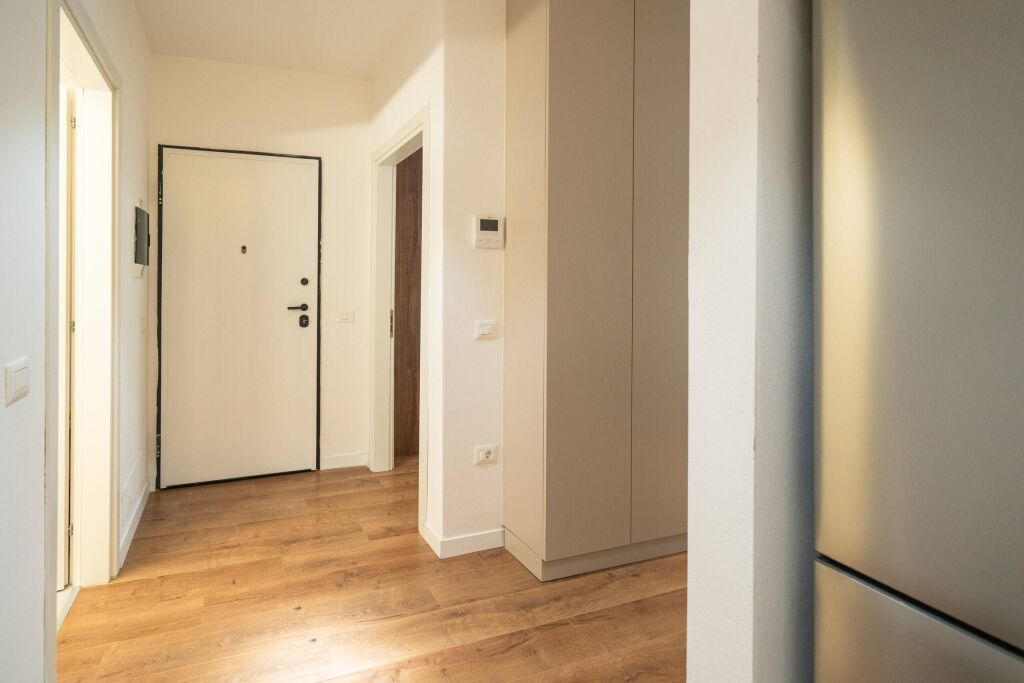1+1 komuna parisit shitet apartament