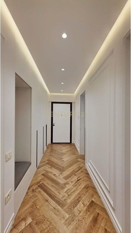Apartament Luksoz 3+1+2 + Post Parkimi per Qira tek "Golden Residence"