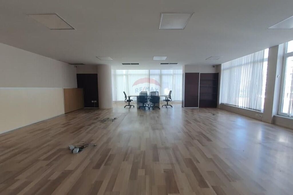 Ufficio in affitto vicino al Lago di Tirana!