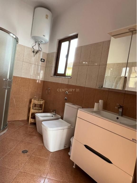 2+1 IN AFFITTO - VIA SIRI KODRA, TRA LA VIA 5 MAJI E LA SOTTOSTAZIONE ELETTRICA, 500 € /Mese 50.000 Lek /Mese