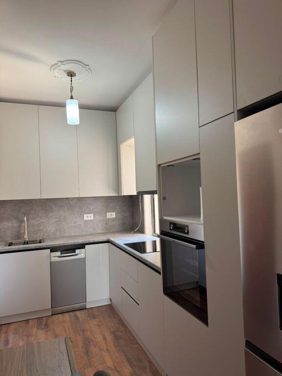 🏢Località, vicino alla Residenza “Euro 3D”, si affitta appartamento 1+1, in fase di arredamento. 55,000LEKE