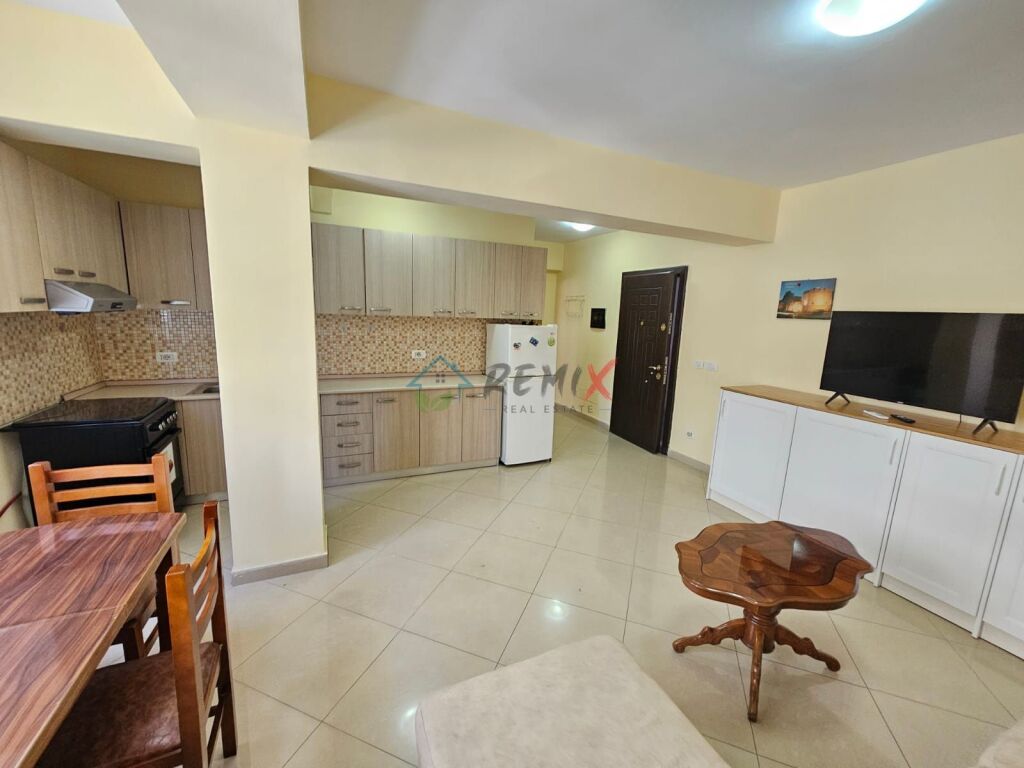 🏡 Jepet me qera apartament 1+1 pranë Pallatit të Sportit, Durrës