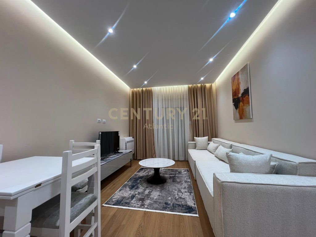 JEPET ME QIRA 2+1 SUPER APARTAMENT I INVESTUAR NE DETAJE PRANE STACIONIT TRENIT DURRES! 750 € /Muaj