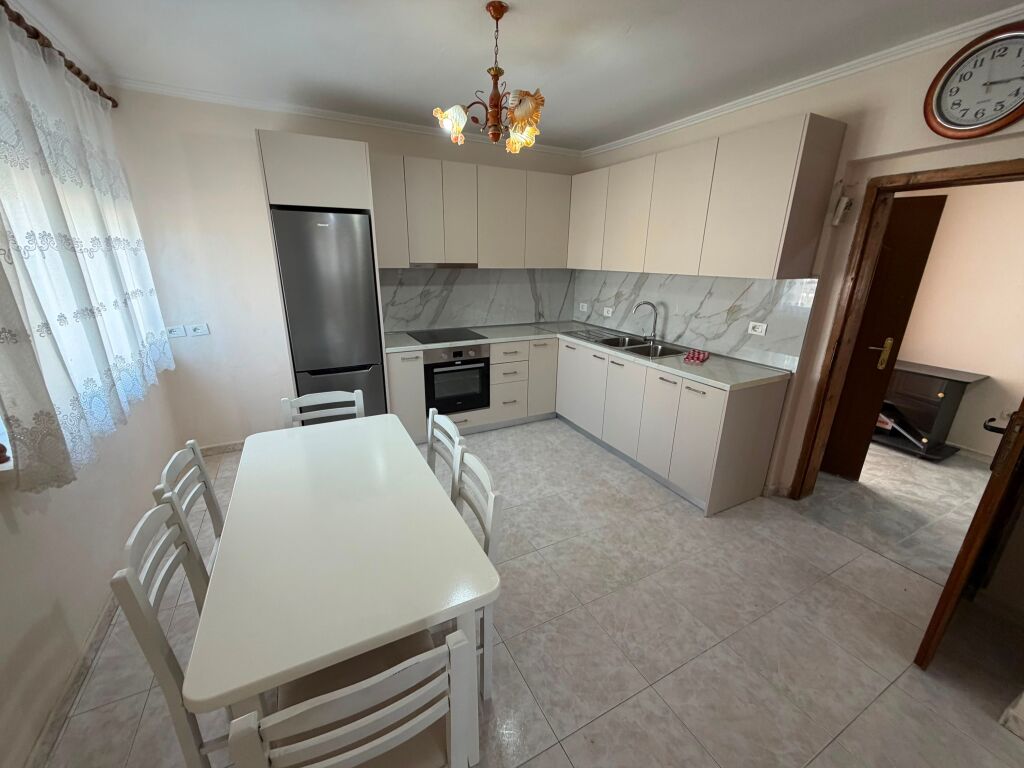 🏡 Appartamento 2+1 + balcone in affitto  📍 Parco degli Autobus, di fronte al Complesso Delijorgji, dietro la Pasticceria Nela, Via Kavaja